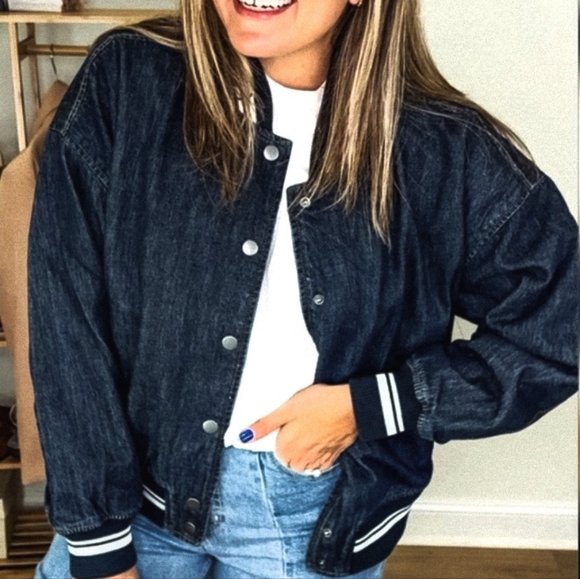 Old Navy Jackets & Blazers - NWOT: Women's Old Navy Oversized Jean Bomber Jacket - Medium